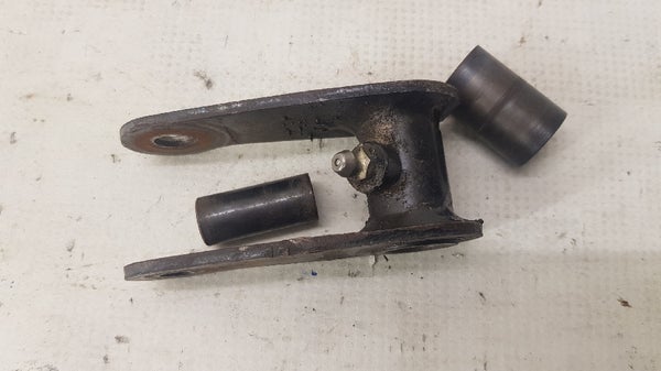 Telaston takaiskunvaimentimen keinu (Polaris XCF440 2000) 1541477-067