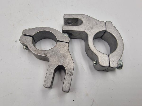 K&auml;sisuojien kiinnikkeet (HONDA CRF 450 2005)