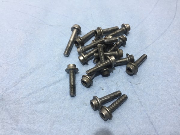 &Ouml;ljypohjan pultit (YAMAHA FX NYTRO RTX 2009 ml.5800km) 90109-06015-00