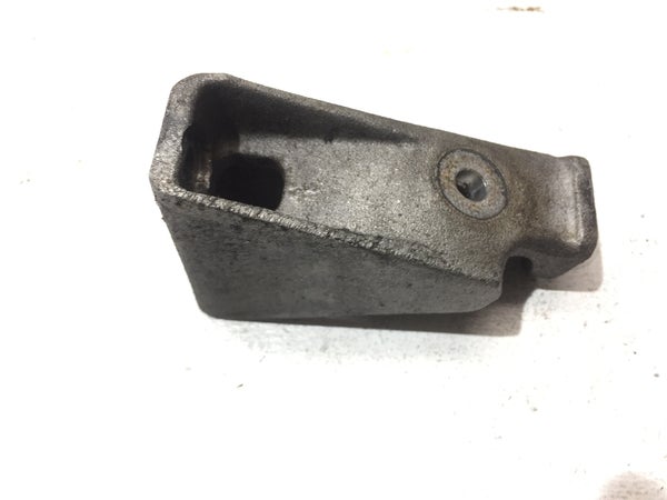 Moottorin kannatin vasen (Arctic Cat Bearcat 570 LT 2004) 0708-133