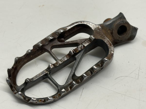 FOOTREST,R (Suzuki RMZ250 2011 E19) 43551-28H10-000