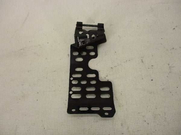 Variaattorin suojan tukirauta (LYNX Rave RS 600 2015) 417300448