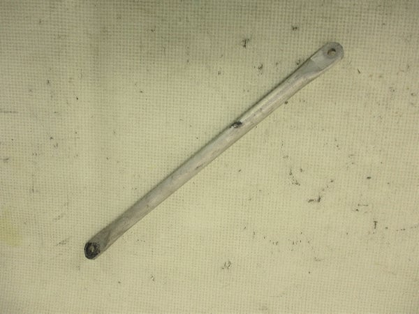 Ohjausakselin vinotuki (Ski-Doo MX Z TNT 500SS 2008) 518325114