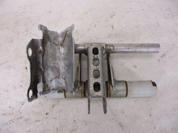 Telaston iskunvaimentajien keinu (YAMAHA FX NYTRO RTX 2008) 8GL-47349-00-00