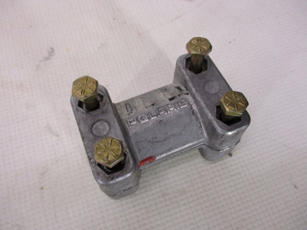 Ohjaustangon kiinnike (POLARIS 900 FUSION 2005) 5630187-067