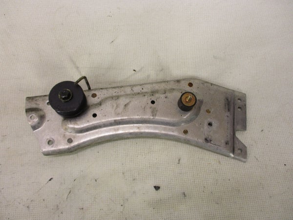 Moottorin kiinnike oikea ylempi (POLARIS 900 FUSION 2005) 1014935